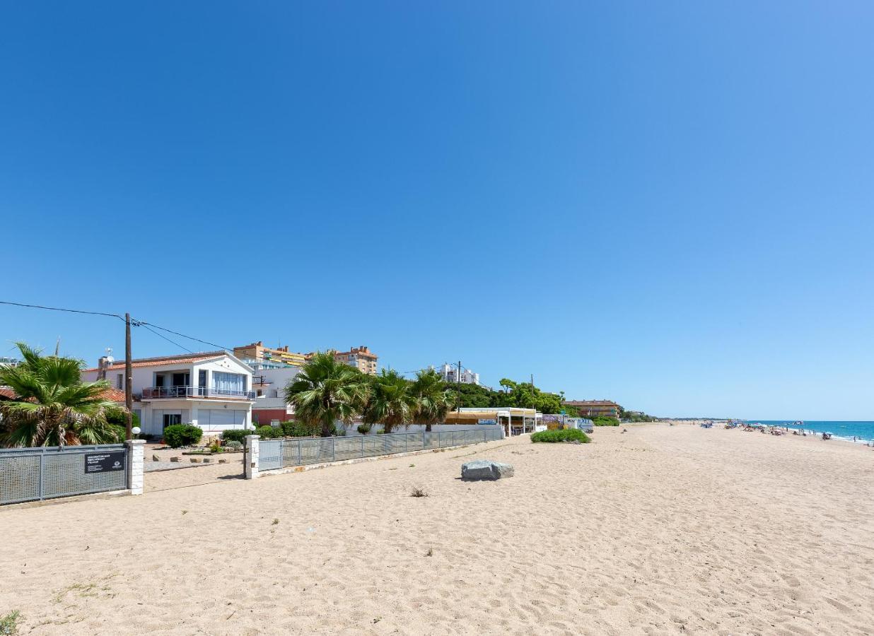 Malgrat De Mar Beachfront Village ภายนอก รูปภาพ